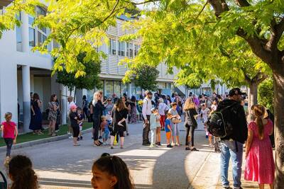 L'agence CABANIS  souhaite une bonne rentre aux lves de SANARY