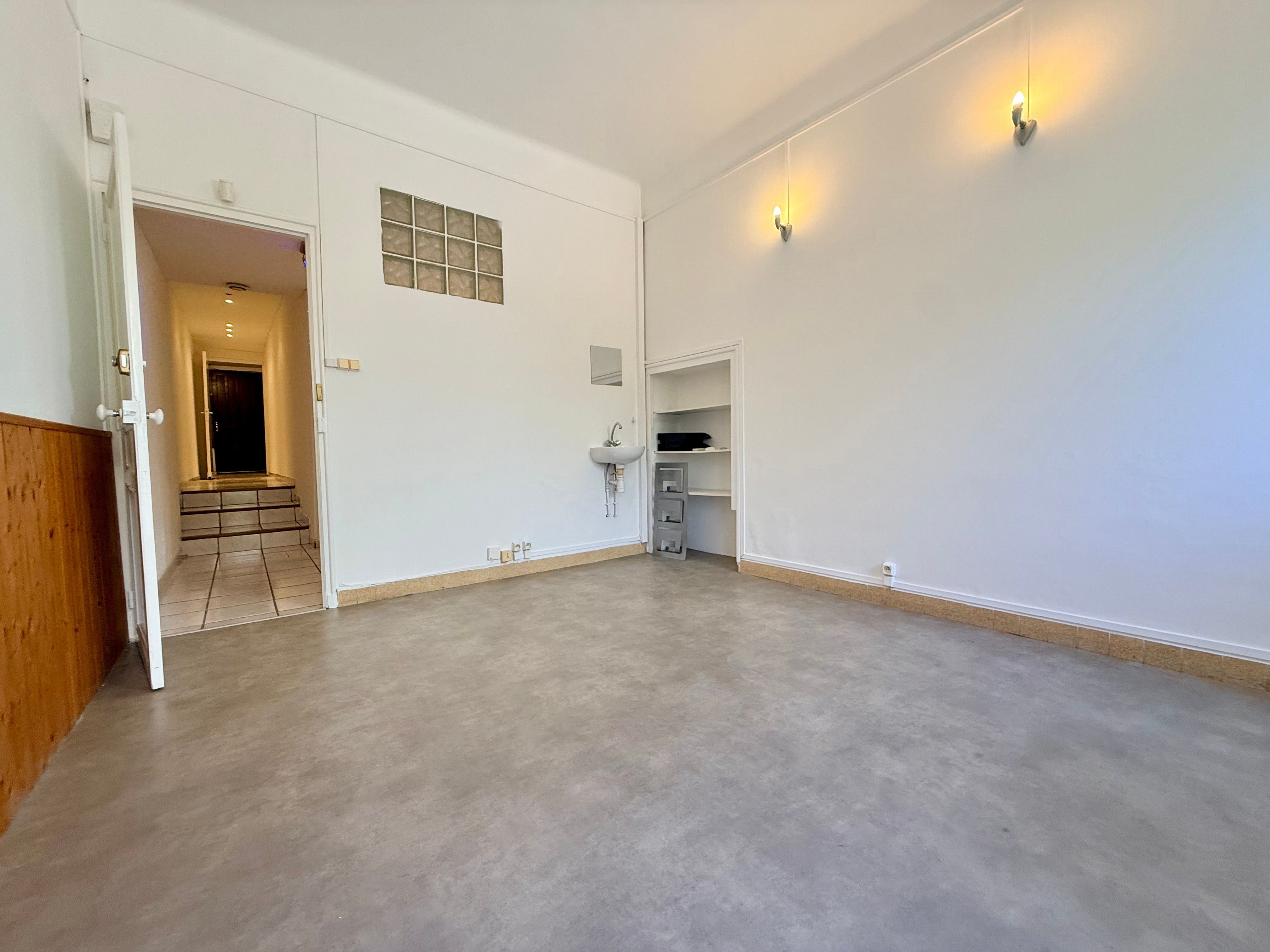 Local Commercial - SIX FOURS LES PLAGES