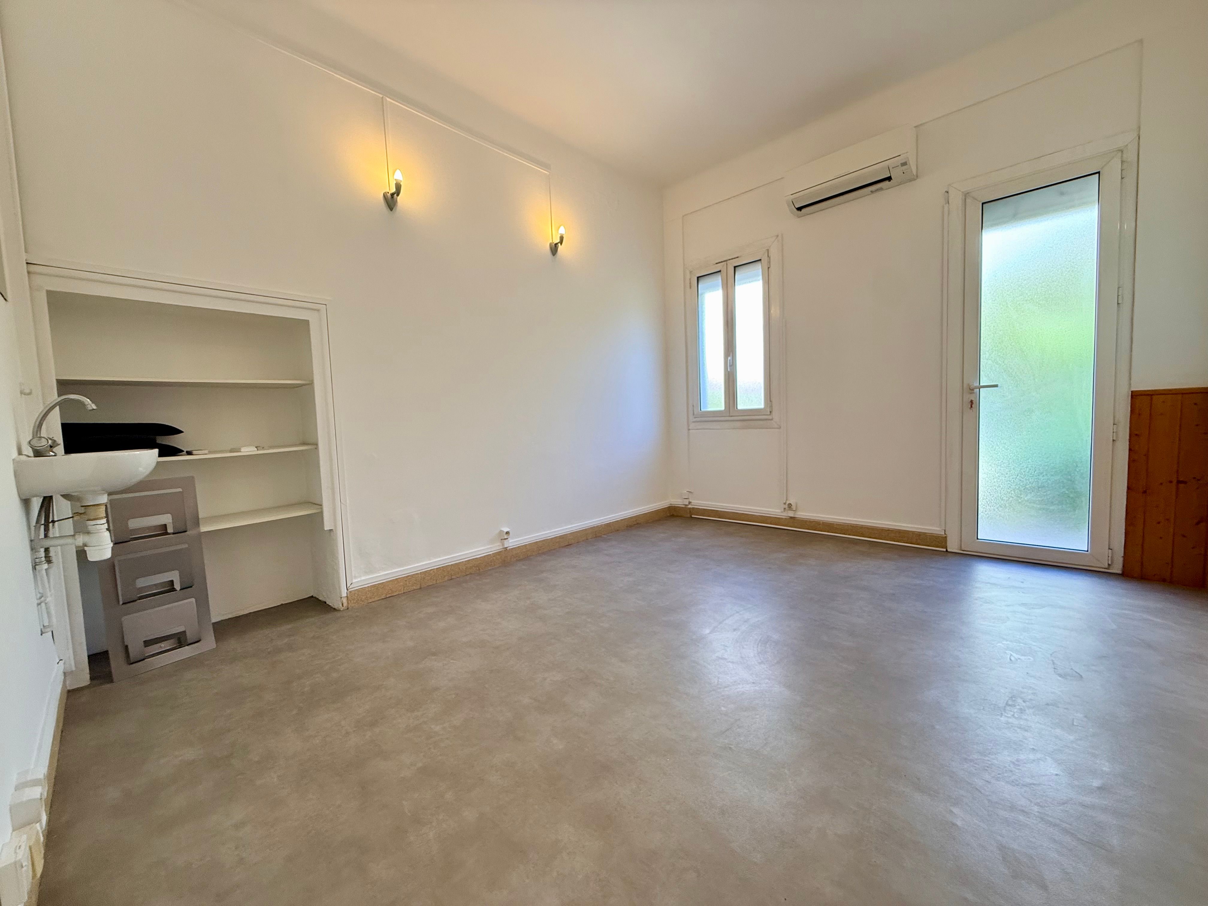 Local Commercial - SIX FOURS LES PLAGES