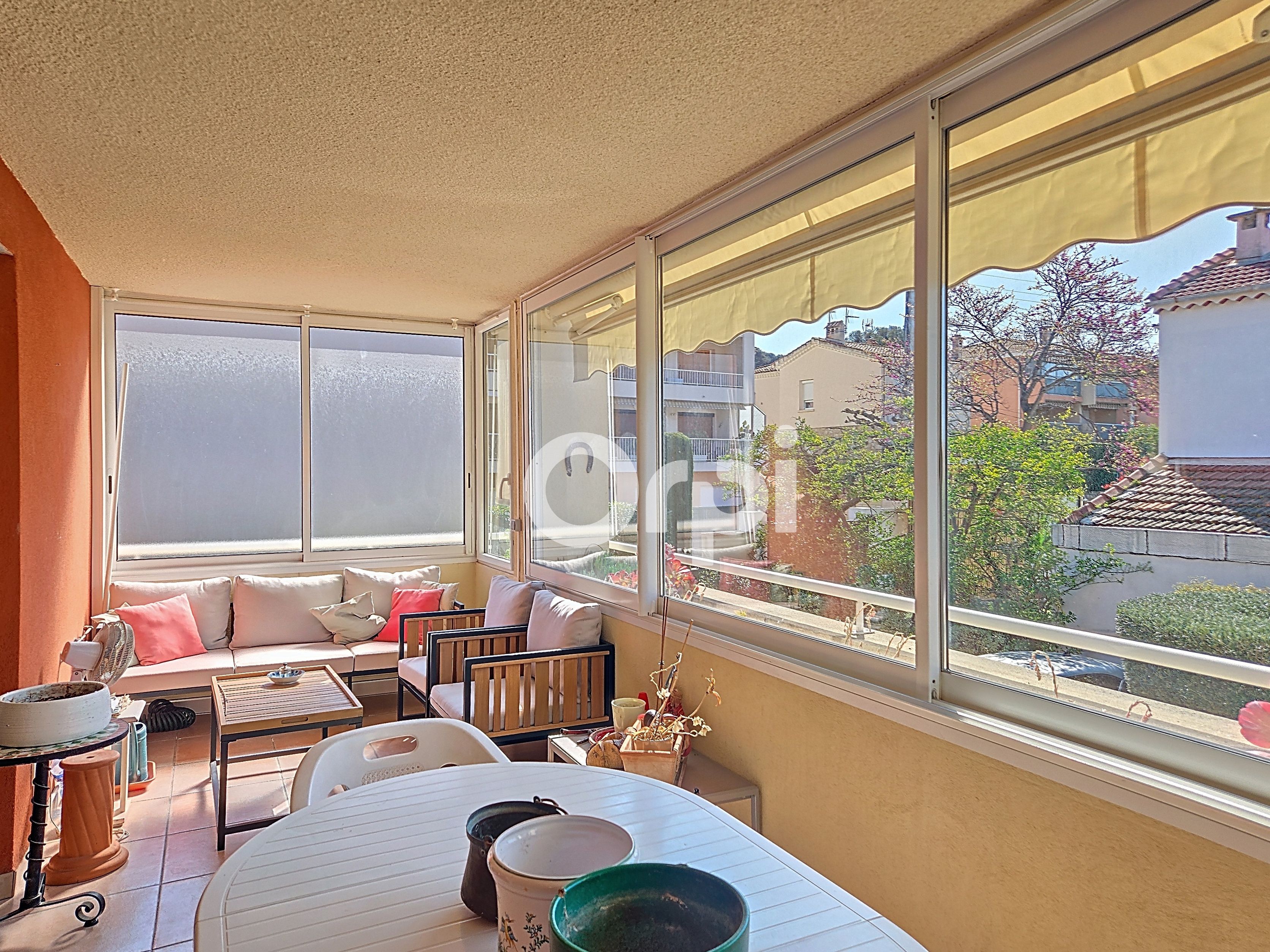 Appartement - SIX FOURS LES PLAGES