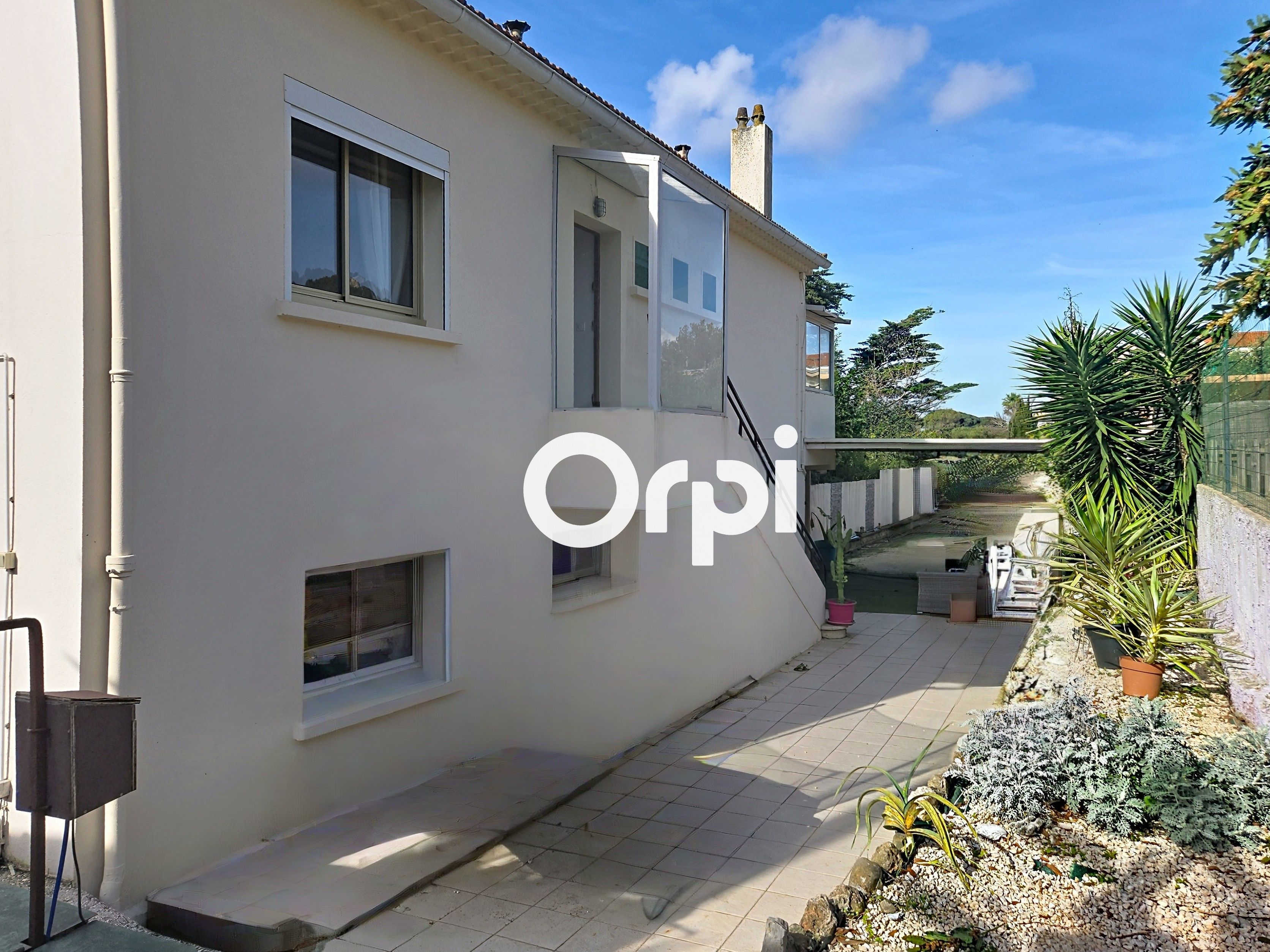 Maison-Villa - SIX FOURS LES PLAGES