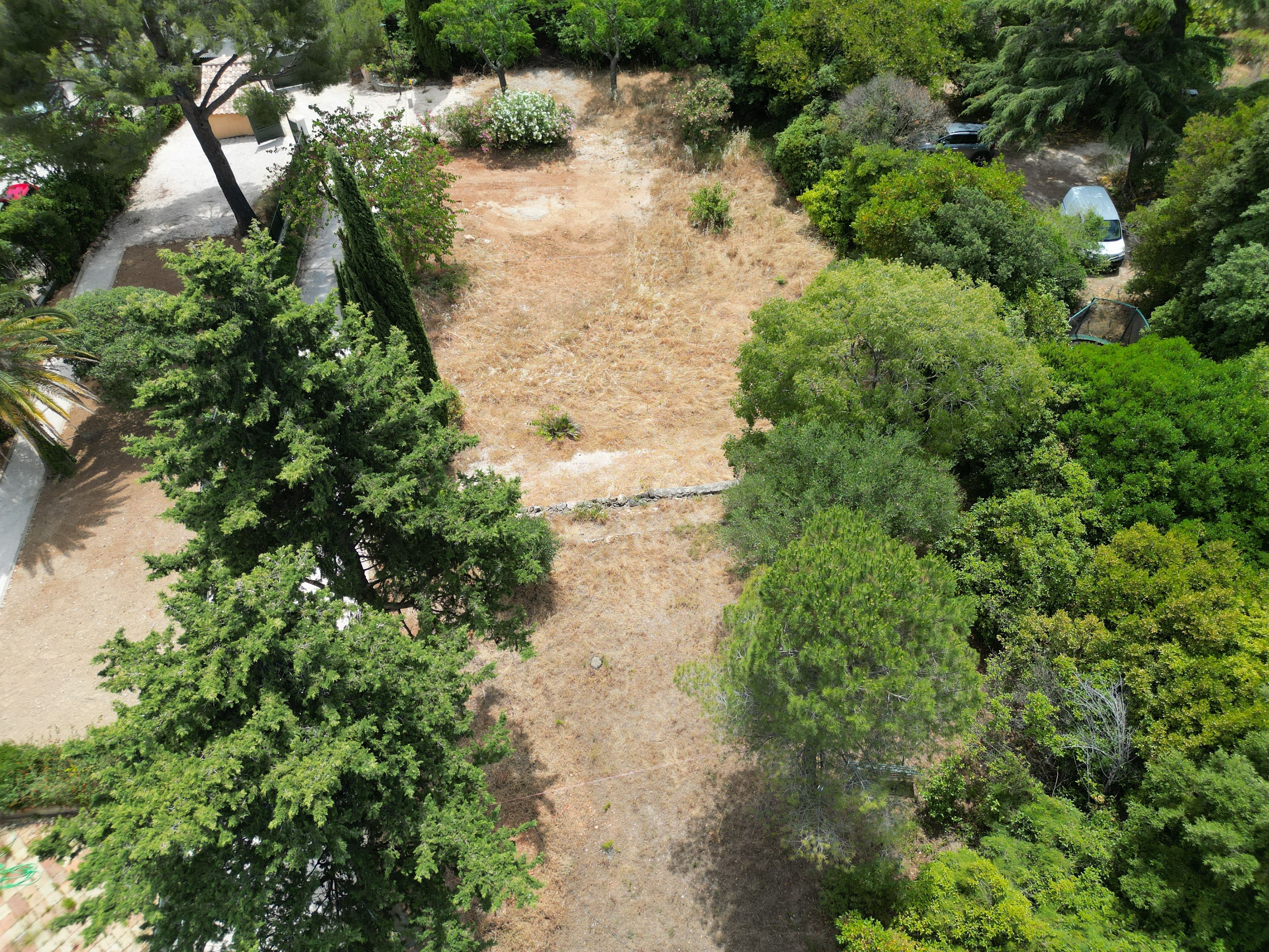 Terrain - LA GARDE